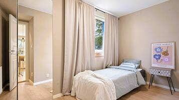 2 bedrooms, WiFi, bed sheets