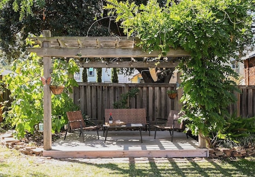 Historic Queen Anne with private backyard oasis!