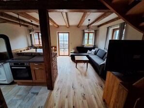 Fernseher, Kamin, Bücher