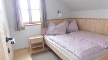 3 bedrooms, iron/ironing board, travel crib, free WiFi