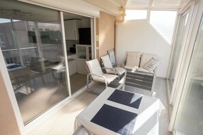 Interior - 4-star T2, pond view (Balaruc-les-Bains)