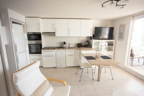 Private kitchen - 4-star T2, pond view (Balaruc-les-Bains)