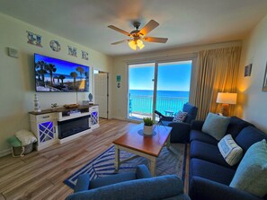 Smart TV, fireplace, books - NEW! Splash Resort, condo 702W🏝Free Beach Chairs+Fireplace, Crib, toys and more (Panama City)