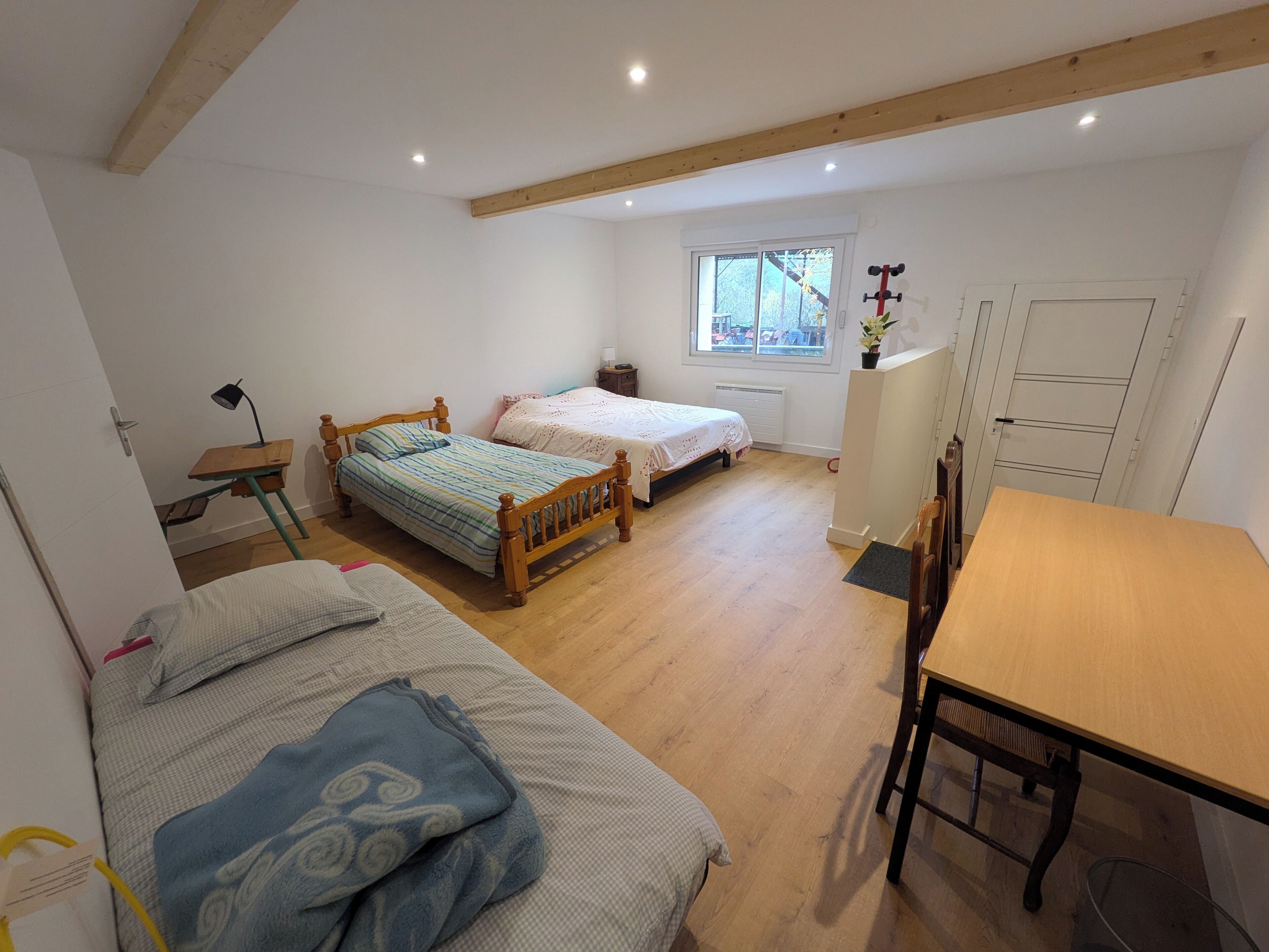 4 bedrooms, desk, iron/ironing board, WiFi (free)