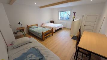 4 bedrooms, desk, iron/ironing board, WiFi (free)