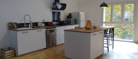 Mikrobølgeovn, ovn, kogeplade, opvaskemaskine