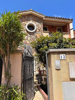 Exterior detail - Camilla House (Villasimius)