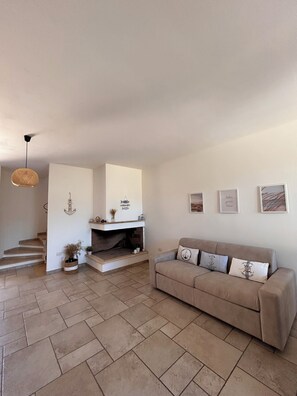 TV, fireplace - Camilla House (Villasimius)