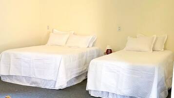 Roupas de cama premium, espaço de trabalho para notebook