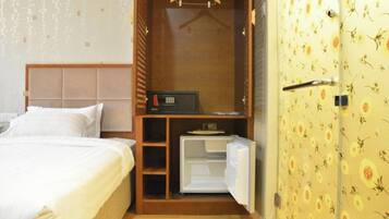 Iron/ironing board, free WiFi