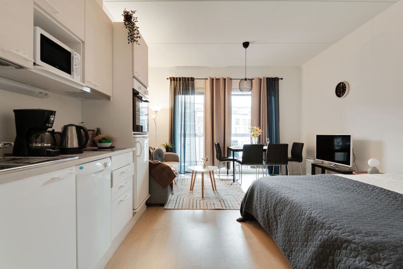 Bügeleisen/Bügelbrett, Reisekinderbett, WLAN, Bettwäsche