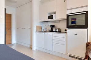 Refrigerador, microondas, horno, placa de cocina