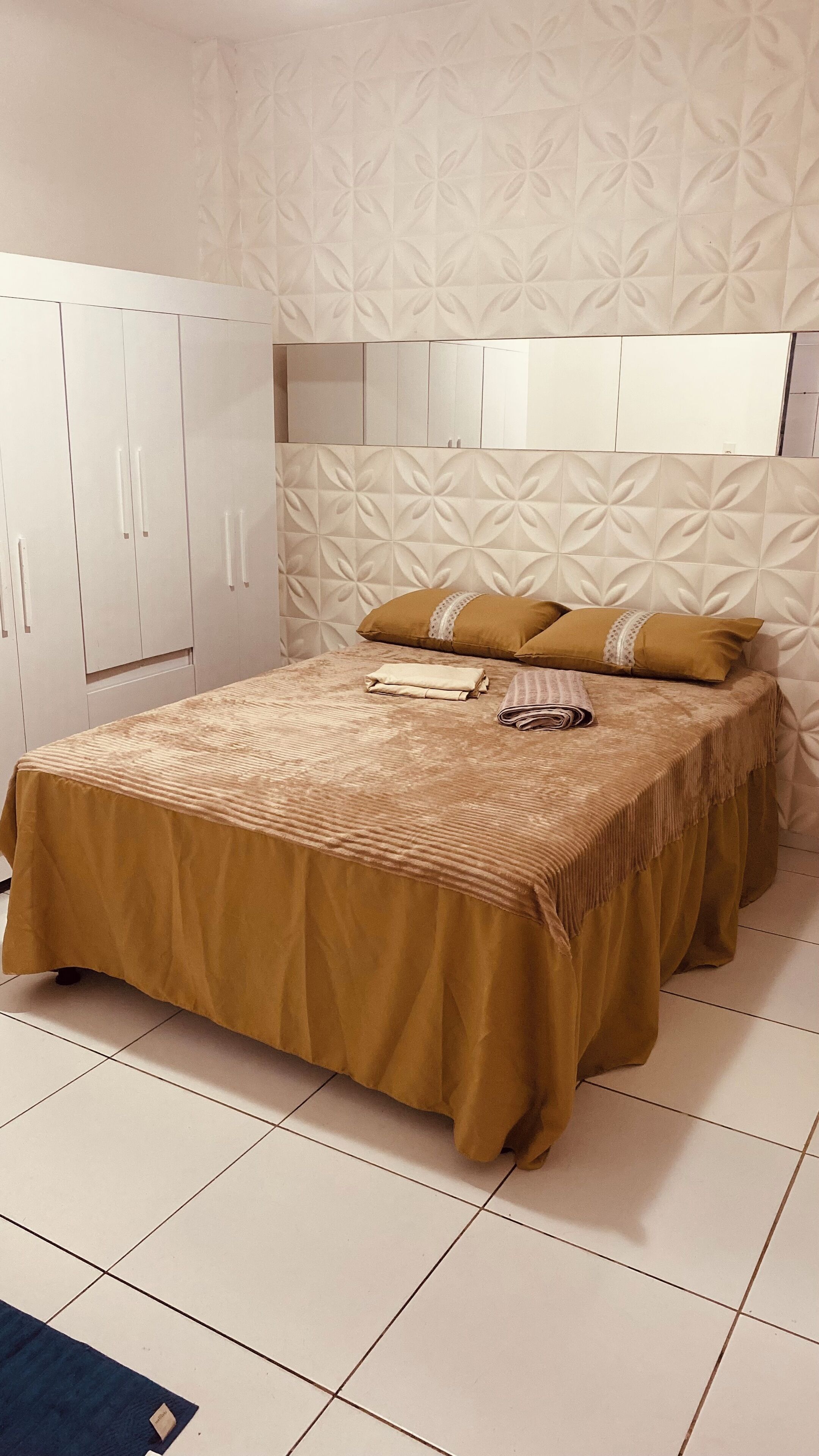 3 室のベッドルーム、アイロン / アイロン台、WiFi (無料)、ベッドシーツ