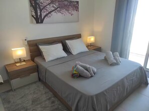 2 slaapkamers, een strijkplank/strijkijzer, internet, beddengoed