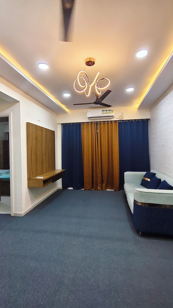 Living area - 2-bedroom luxury apartment in a luxury society besides Nexus Grand Mall (Navi mumbai)