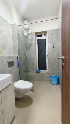 Shower, hair dryer, bidet, towels - 2-bedroom luxury apartment in a luxury society besides Nexus Grand Mall (Navi mumbai)