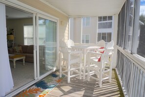 Outdoor dining - 2BR/2BA Condo, Golf Course View, Southport, NC (Southport)