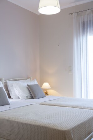 3 bedrooms, iron/ironing board, WiFi, bed sheets - Comfortable 3 bedroom Villa with swimming pool and sea view. Pet-Friendly (Lefkada)