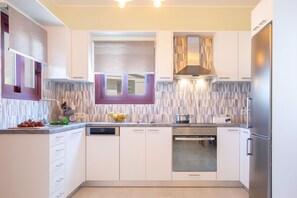 Microwave, oven, dishwasher - Comfortable 3 bedroom Villa with swimming pool and sea view. Pet-Friendly (Lefkada)
