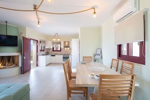 Dining - Comfortable 3 bedroom Villa with swimming pool and sea view. Pet-Friendly (Lefkada)