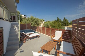 Terrace/patio - Comfortable 3 bedroom Villa with swimming pool and sea view. Pet-Friendly (Lefkada)