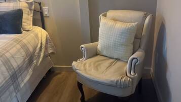 2 bedrooms, desk, free WiFi, bed sheets