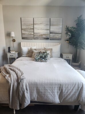 3 bedrooms, iron/ironing board, WiFi, bed sheets - Beautifully updated 3/3.5 Desert Oasis - absolute snowbird dream! (Gilbert)