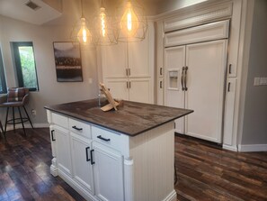 Interior - Beautifully updated 3/3.5 Desert Oasis - absolute snowbird dream! (Gilbert)