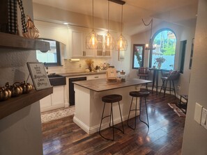 Interior - Beautifully updated 3/3.5 Desert Oasis - absolute snowbird dream! (Gilbert)