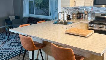 Fridge, oven, stovetop, coffee/tea maker