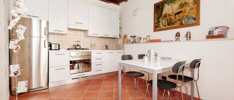 Micro-ondes, four, plaque de cuisson