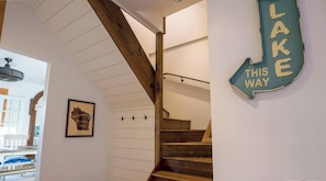 A staircase with wooden steps and a sign indicating the direction to Lake.