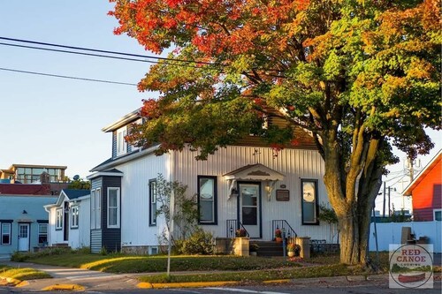 Landmark House – Downtown Minocqua Luxury Retreat