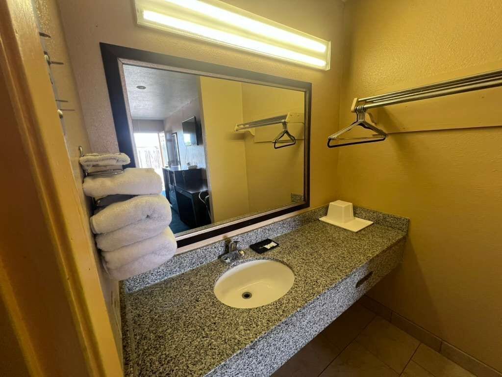 Badekar, hårtørrer, håndklæder, Sæbe