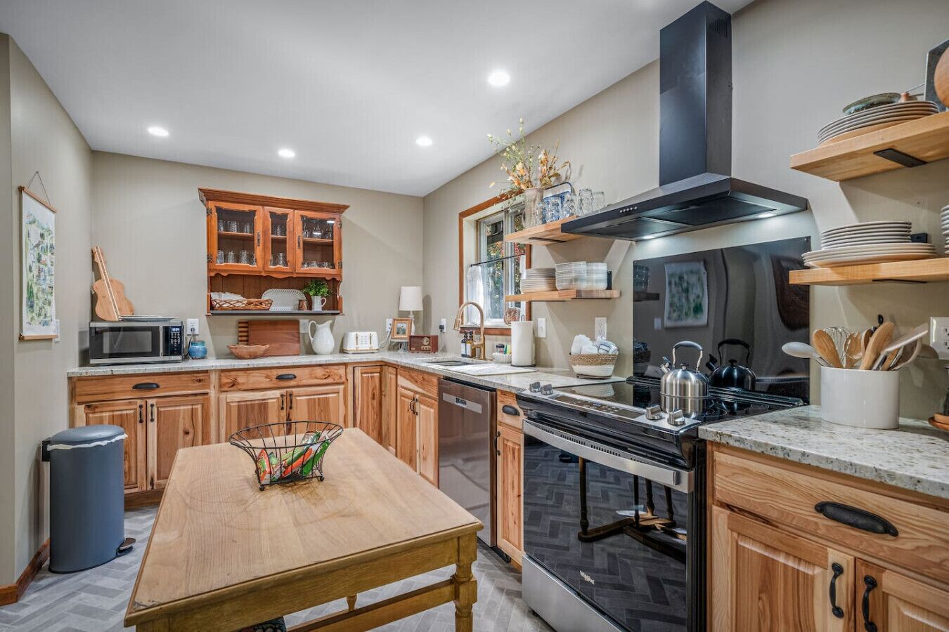 冰箱、微波炉、烤箱、炉灶