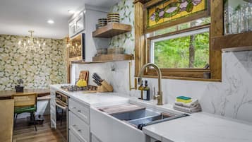 冰箱、微波炉、烤箱、炉灶