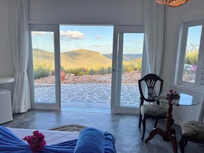 Suite Standard, vista montagna | Una cassaforte in camera, tende oscuranti, Wi-Fi gratuito