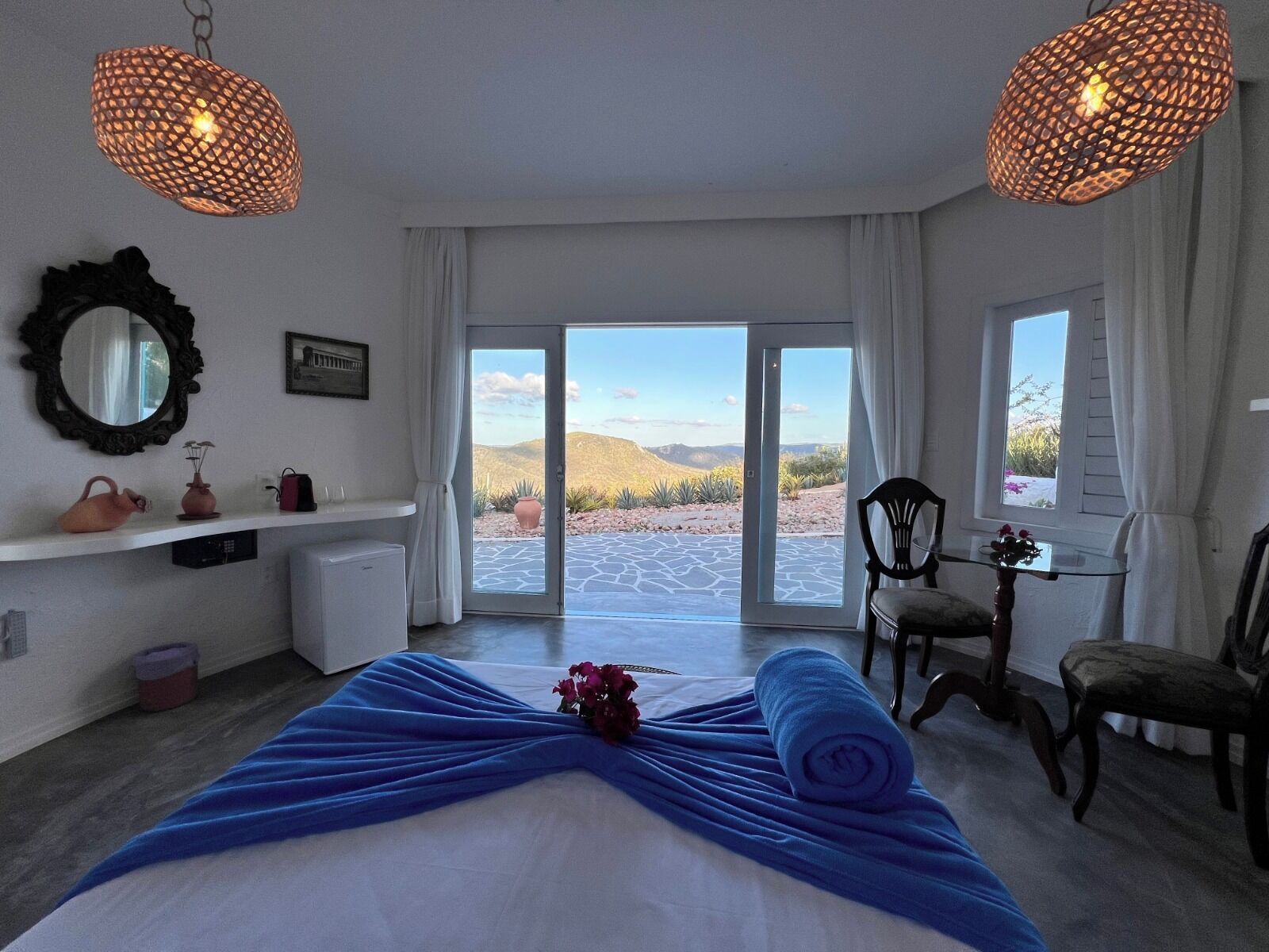 Standard Suite, Mountain View | In-room safe, blackout drapes, free WiFi