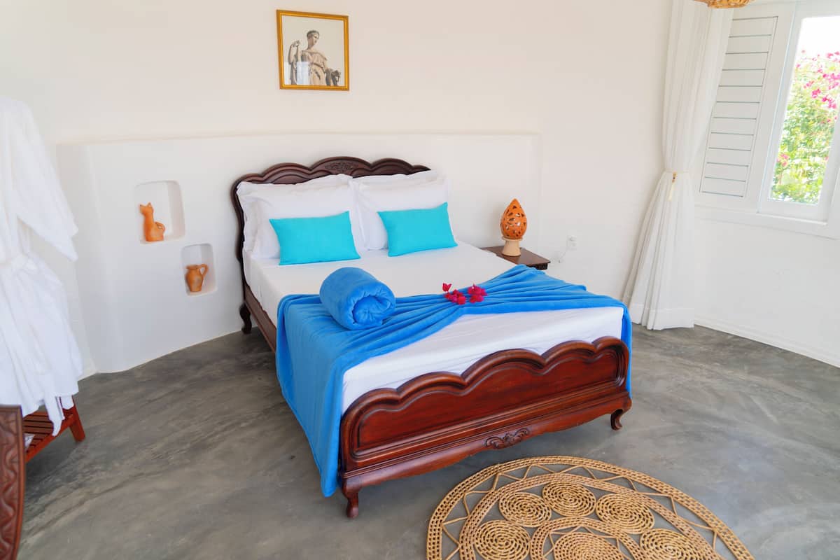 尊荣开间套房, 1 张双人床, 空调, 山景 | 客房内保险箱、遮光窗帘、免费 WiFi