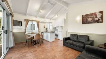 Deluxe Villa | Living area