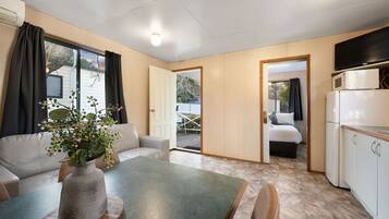 Cabin, Balcony, Mountain View | Living area