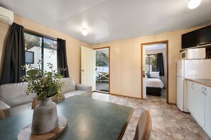 Cabin, Balcony, Mountain View | Living area