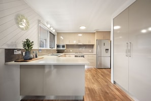 Huis, balkon, uitzicht op bergen | Woonruimte | Televisie