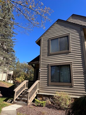 Exterior - Cozy Mountain Retreat- ski-in / ski-out townhouse at 7-Springs Ski Resort (Champion)