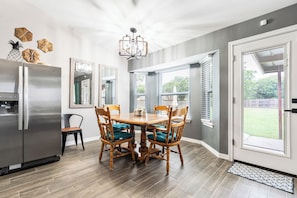 Interior - Home Away From Home - Lake Waco (Waco)