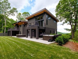 Terrace/patio - Luxury Home - The Retreat House (Balsam Grove)