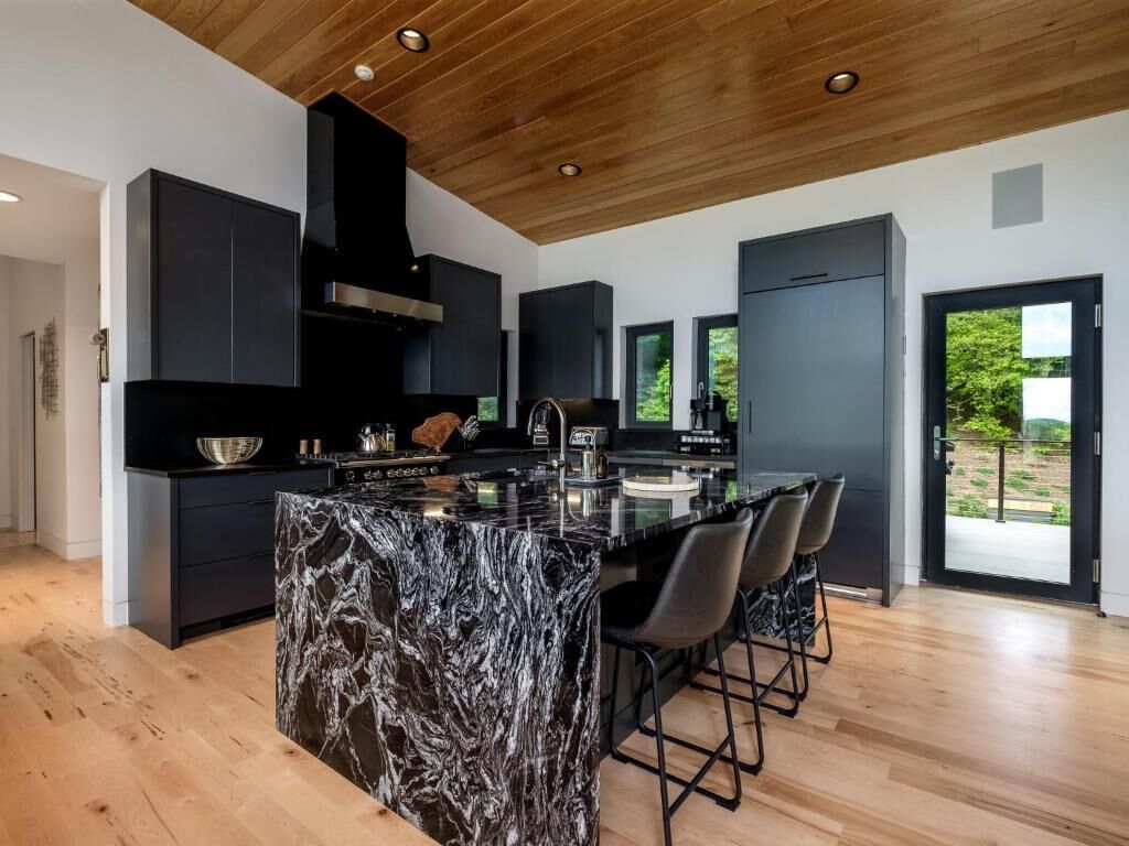 Luxury House, Mountain View | Private kitchen | Coffee/tea maker