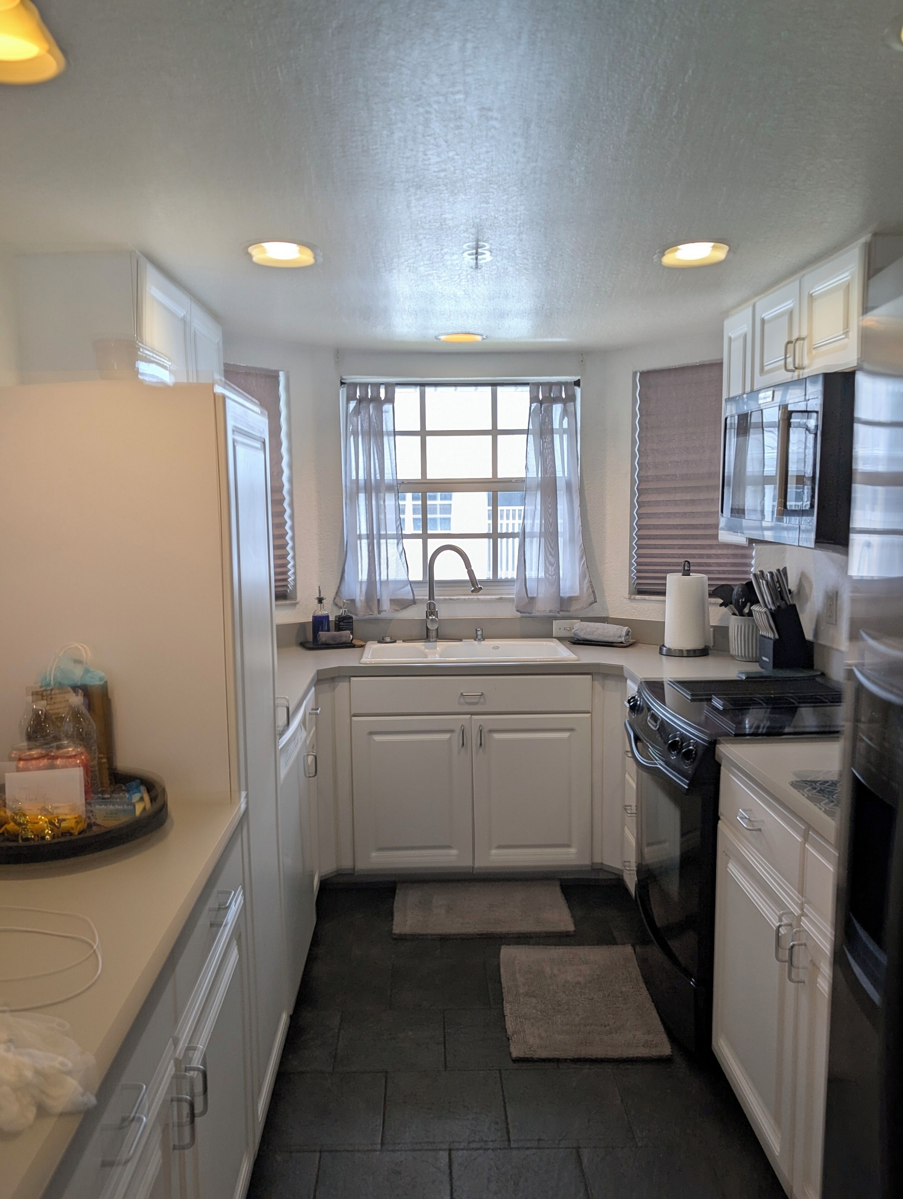 冰箱、微波炉、烤箱、炉灶