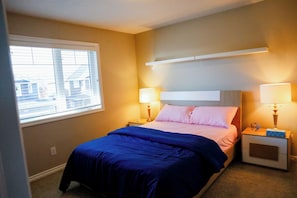 4 habitaciones, tabla de planchar con plancha, wifi y ropa de cama 