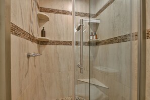 Shower, hair dryer, towels, soap - Spacious Resort-Style Escape in Oklahoma City (Oklahoma City)